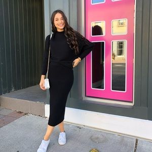 Women’s black knit skirt